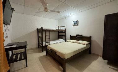 Casa tipo hostal en rodadero sur límite con gaira