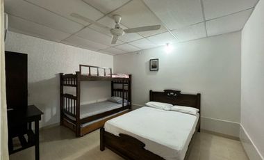 Casa tipo hostal en rodadero sur límite con gaira