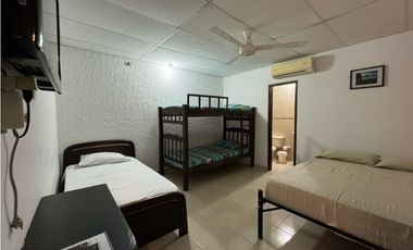 Casa tipo hostal en rodadero sur límite con gaira