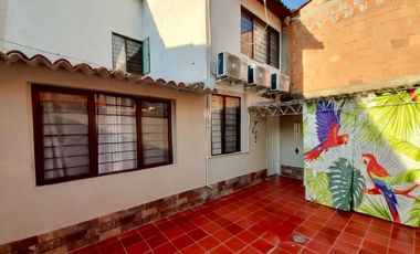 Casa de dos pisos en venta - Barrio Santa Ana Palmira Valle del Cauca