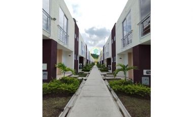 VENDO CASA EN CONDOMINIO CON PISCINA RICAURTE