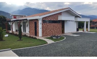 Casa campestre de 1.550m2 en condominio en venta La Buitrera Palmira