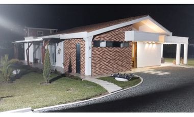 Casa campestre de 1.550m2 en condominio en venta La Buitrera Palmira