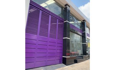 VENDO VITRINA COMERCIAL SÚPER UBICADA EN BUCARAMANGA