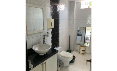 VENDO VITRINA COMERCIAL SÚPER UBICADA EN BUCARAMANGA