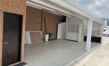 VENDO VITRINA COMERCIAL SÚPER UBICADA EN BUCARAMANGA