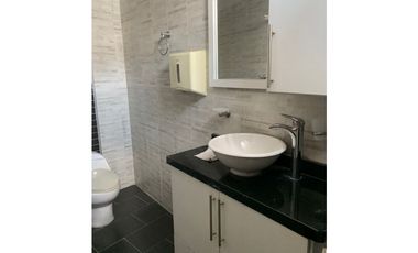 VENDO VITRINA COMERCIAL SÚPER UBICADA EN BUCARAMANGA