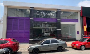 VENDO VITRINA COMERCIAL SÚPER UBICADA EN BUCARAMANGA