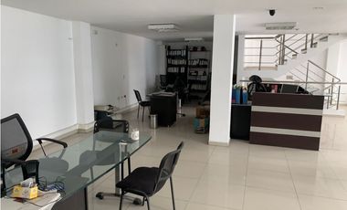 VENDO VITRINA COMERCIAL SÚPER UBICADA EN BUCARAMANGA