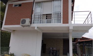 VENDO CASA  CAMPESTRE  CERCA A LA CIUDAD