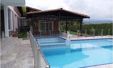 VENDO CASA  CAMPESTRE  CERCA A LA CIUDAD