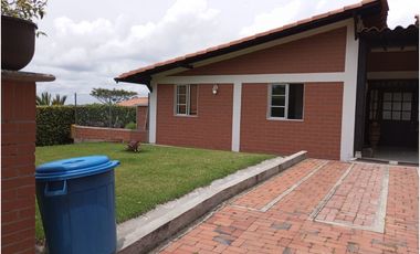 VENDO CASA  CAMPESTRE  CERCA A LA CIUDAD