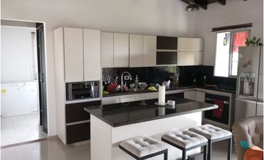VENDO CASA  CAMPESTRE  CERCA A LA CIUDAD