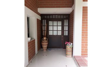 VENDO CASA  CAMPESTRE  CERCA A LA CIUDAD