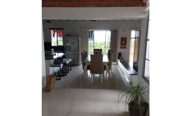 VENDO CASA  CAMPESTRE  CERCA A LA CIUDAD