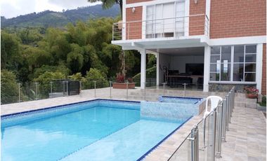 VENDO CASA  CAMPESTRE  CERCA A LA CIUDAD