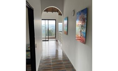 vendo hermosa casa finca campestre Marinilla Vía al Peñol  Antioquia.