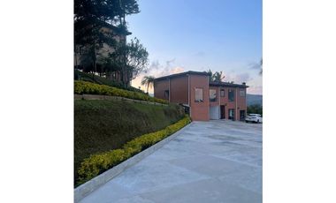 vendo hermosa casa finca campestre Marinilla Vía al Peñol  Antioquia.
