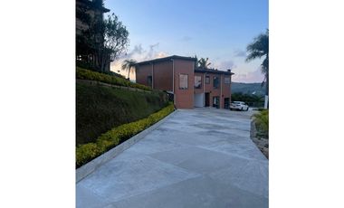 vendo hermosa casa finca campestre Marinilla Vía al Peñol  Antioquia.