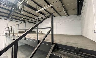 Bodega Industrial Sabaneta Ancon Sur. Para inversión está alquilada