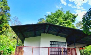 Maat vende Casa Campestre, La Magdalena-Villeta 3.904m2 $370Millones