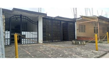 Casa Sobre La Vía Principal En La Mesa Cundi