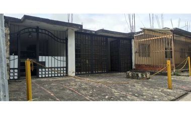 Casa Sobre La Vía Principal En La Mesa Cundi