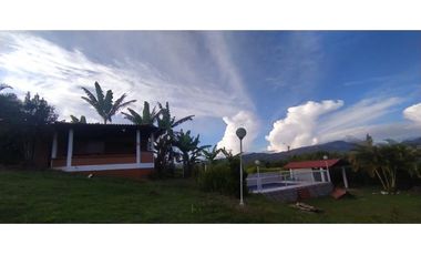 Pavas La Cumbre Valle Colombia - Hermosa finca con piscina en venta