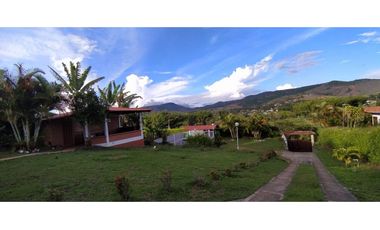 Pavas La Cumbre Valle Colombia - Hermosa finca con piscina en venta