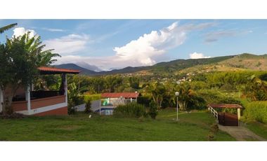 Pavas La Cumbre Valle Colombia - Hermosa finca con piscina en venta