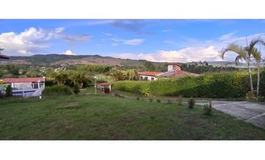 Pavas La Cumbre Valle Colombia - Hermosa finca con piscina en venta