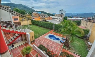 Maat vende Casa Murillo Toro-Villeta 600m2 $1.100Millones