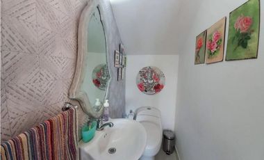 Casa en el Poblado con terraza y patio muy amplio excelentes espacios