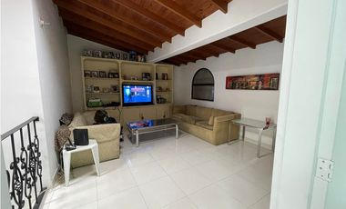 Casa en el Poblado con terraza y patio muy amplio excelentes espacios