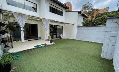 Casa en el Poblado con terraza y patio muy amplio excelentes espacios