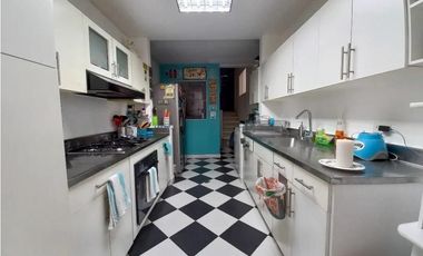 Casa en el Poblado con terraza y patio muy amplio excelentes espacios