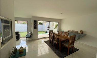 Casa en el Poblado con terraza y patio muy amplio excelentes espacios