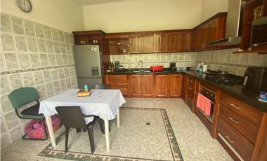 Se vende - permuta casa amplia de una planta Barrio Obrero Palmira