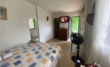 Se vende - permuta casa amplia de una planta Barrio Obrero Palmira