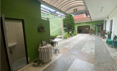 Se vende - permuta casa amplia de una planta Barrio Obrero Palmira