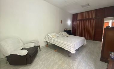 Se vende - permuta casa amplia de una planta Barrio Obrero Palmira