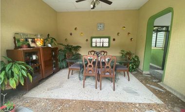 Se vende - permuta casa amplia de una planta Barrio Obrero Palmira