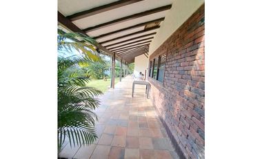 En Venta Casa Campestre en Conjunto Cerrado La Mesa