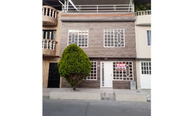 Barrio Fátima - Casa con terraza remodelada en venta Palmira Valle