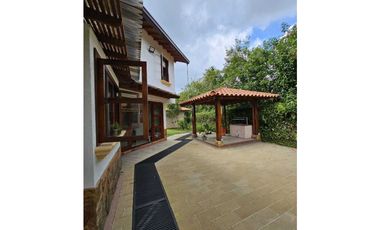 VENTA HERMOSA CASA CAMPESTRE VIA ARMENIA PEREIRA