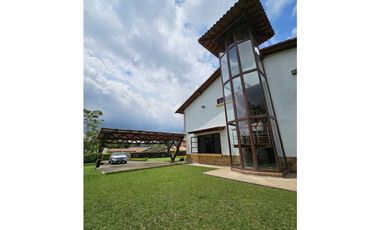 VENTA HERMOSA CASA CAMPESTRE VIA ARMENIA PEREIRA