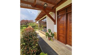 VENTA HERMOSA CASA CAMPESTRE VIA ARMENIA PEREIRA