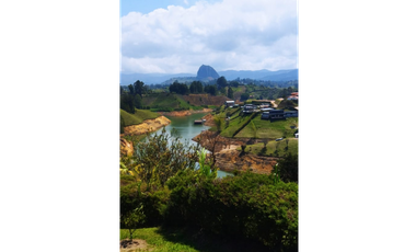 Oportunidad de Casa Finca El Peñol- vista a la piedra y la represa