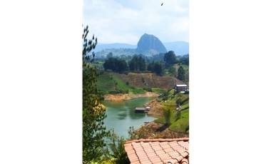 Oportunidad de Casa Finca El Peñol- vista a la piedra y la represa