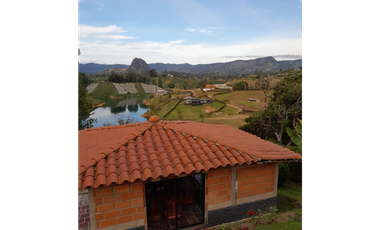 Oportunidad de Casa Finca El Peñol- vista a la piedra y la represa